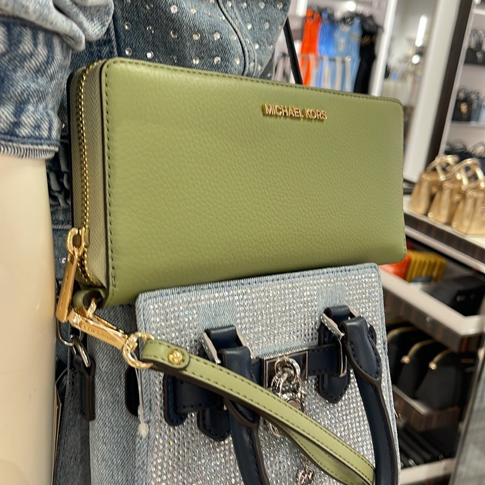 MICHAEL KORS
Leather Continental Wristlet Phone Case Wallet 
Light Sage
NWT